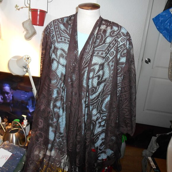 STEVE MADDEN FRINGE OPENWORK WOVEN LACE WINE ONE SIZE FITS ALL COVER SHAWL NWT - Picture 2 of 8